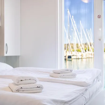 Lovely Houseboat Πορτορόζ