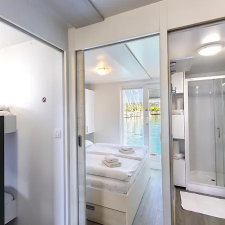 아파트 Lovely Houseboat