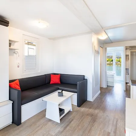 아파트 Lovely Houseboat *