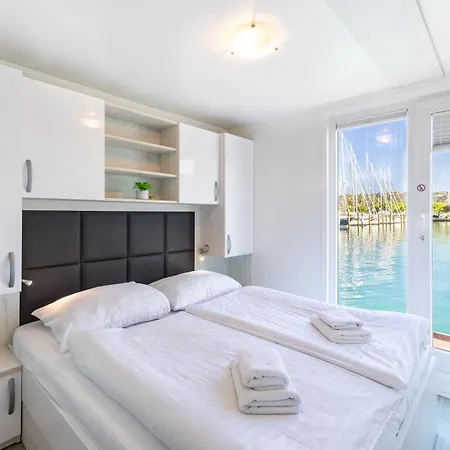 Διαμέρισμα Lovely Houseboat