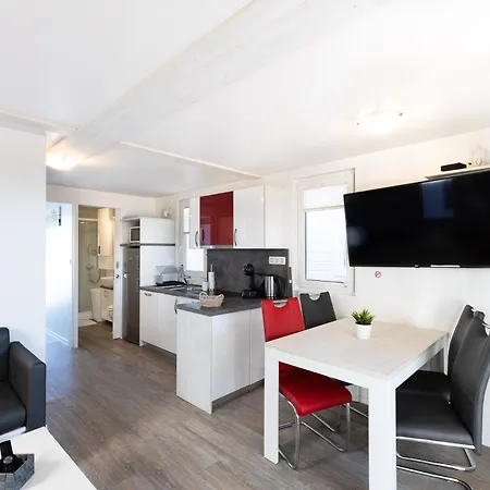 Lovely Houseboat * 포르토로즈