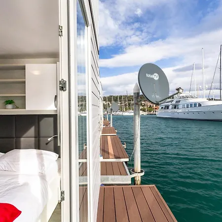 Lovely Houseboat